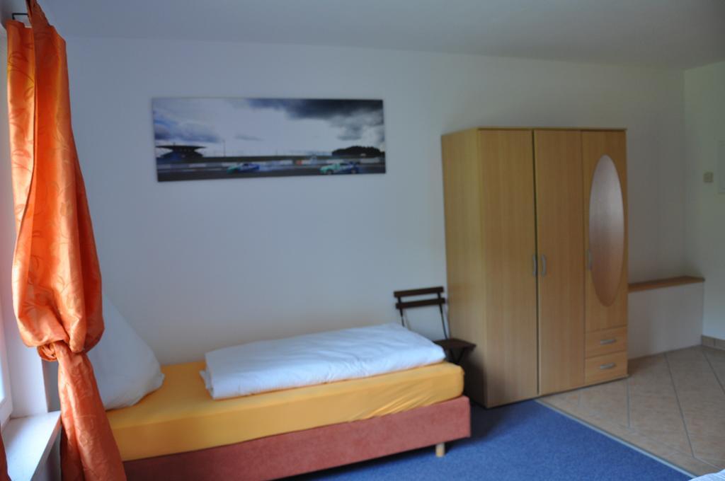 Fliederhof Ferienwohnungen Herresbach Pokoj fotografie
